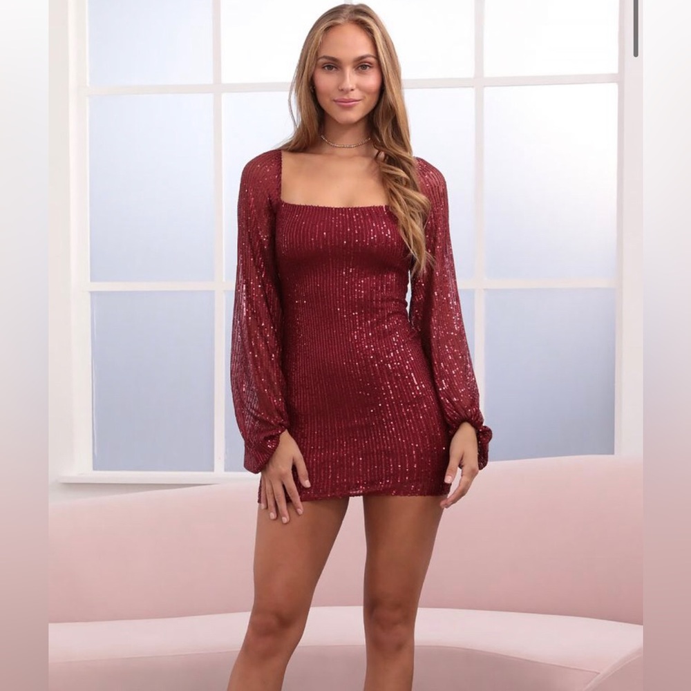 Lucy in the sky burgundy long sleeve homecoming dress. with sequins. size small